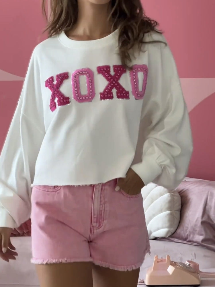 Chic White XOXO Embroidered Cropped Sweatshirt