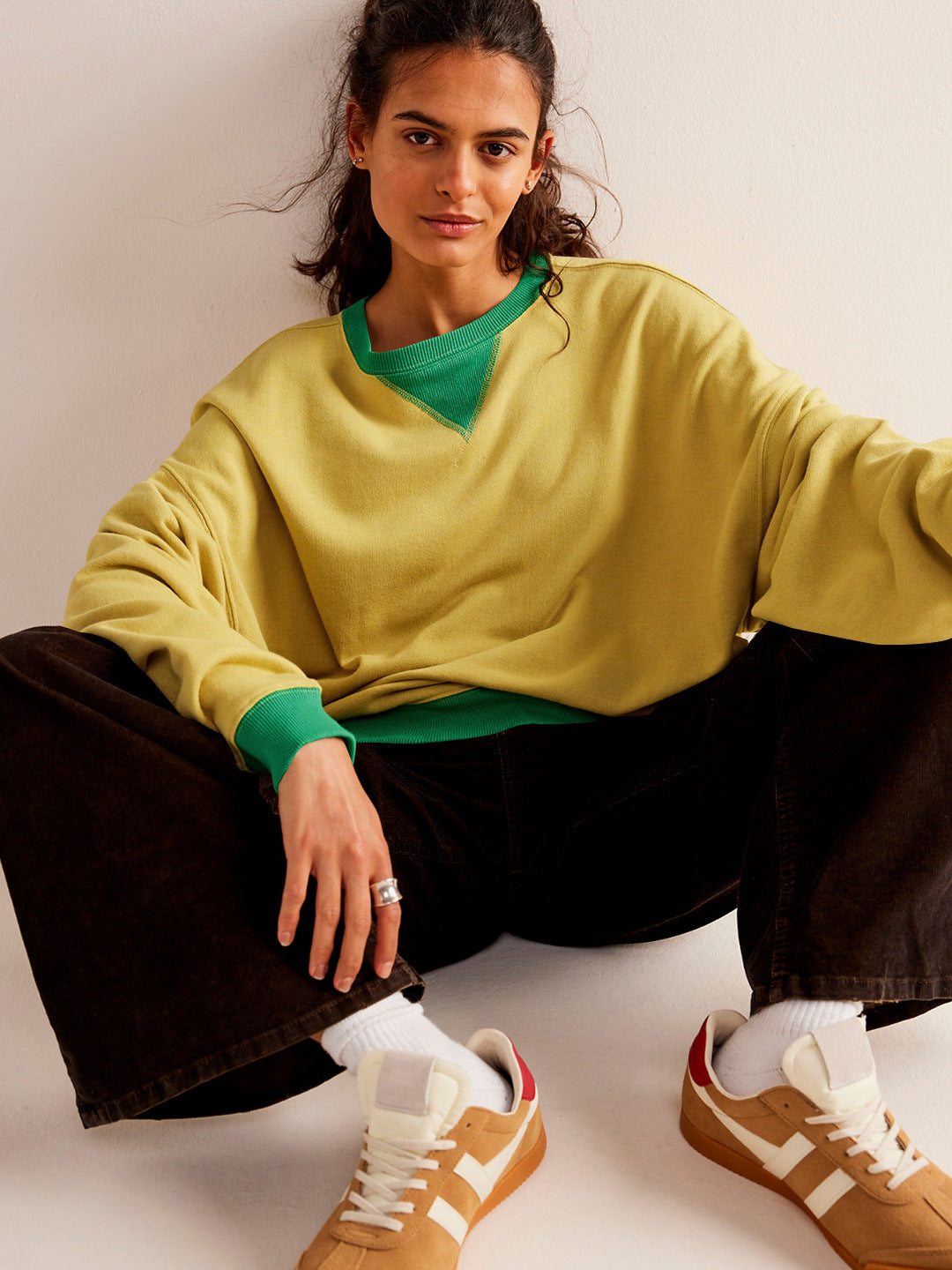 Übergroßes Sweatshirt mit Farbblock-Design und Lagen-Langarm