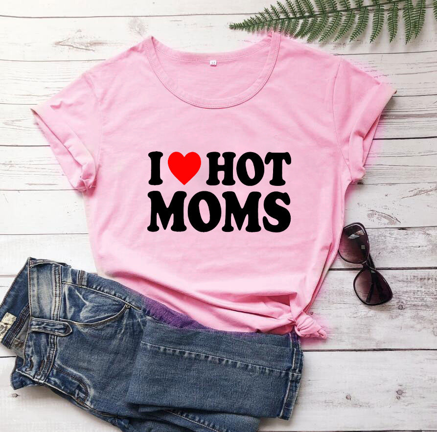 I Love Hot Moms Printed Short Sleeve T-shirt