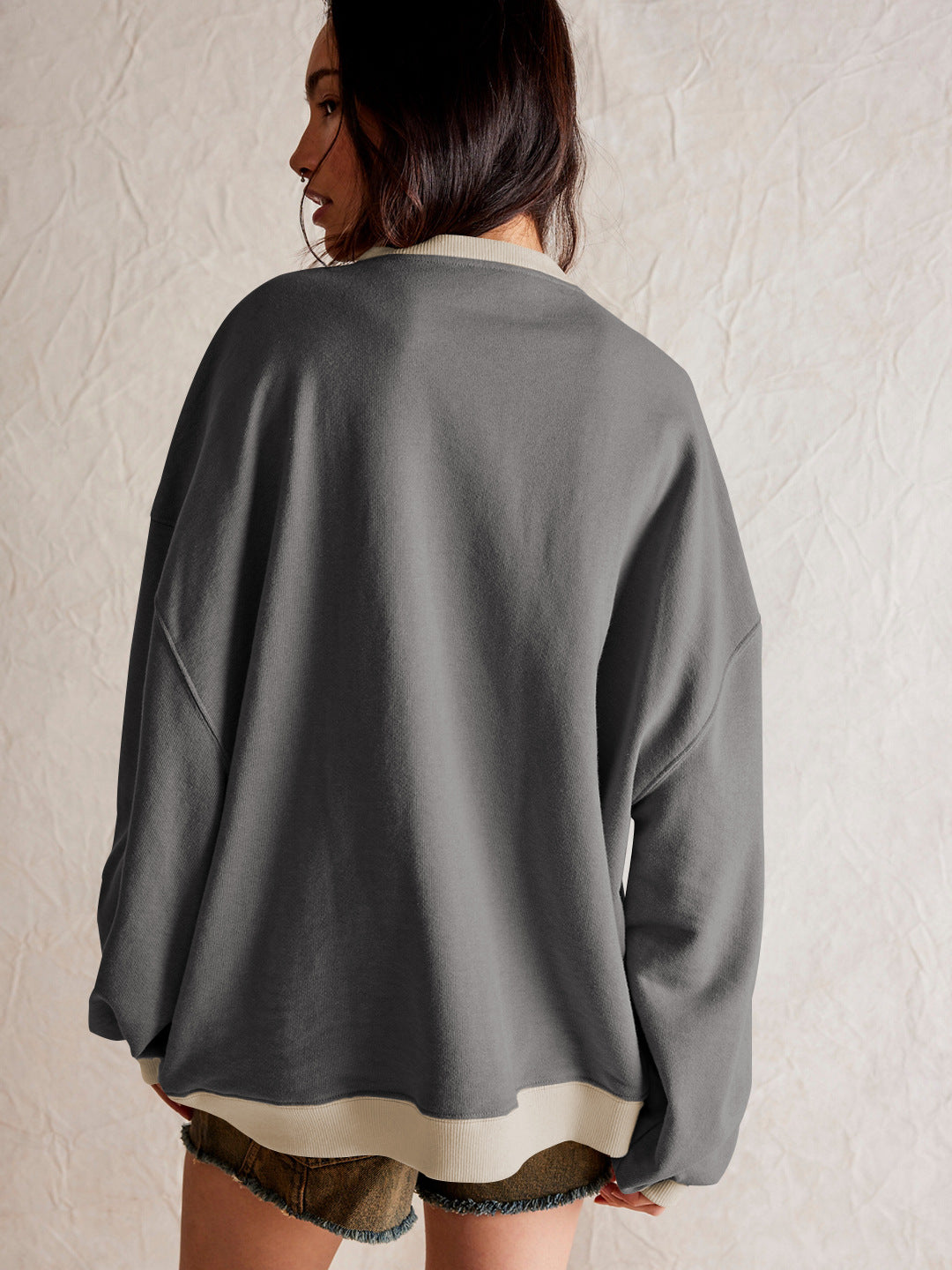 Übergroßes Sweatshirt mit Farbblock-Design und Lagen-Langarm