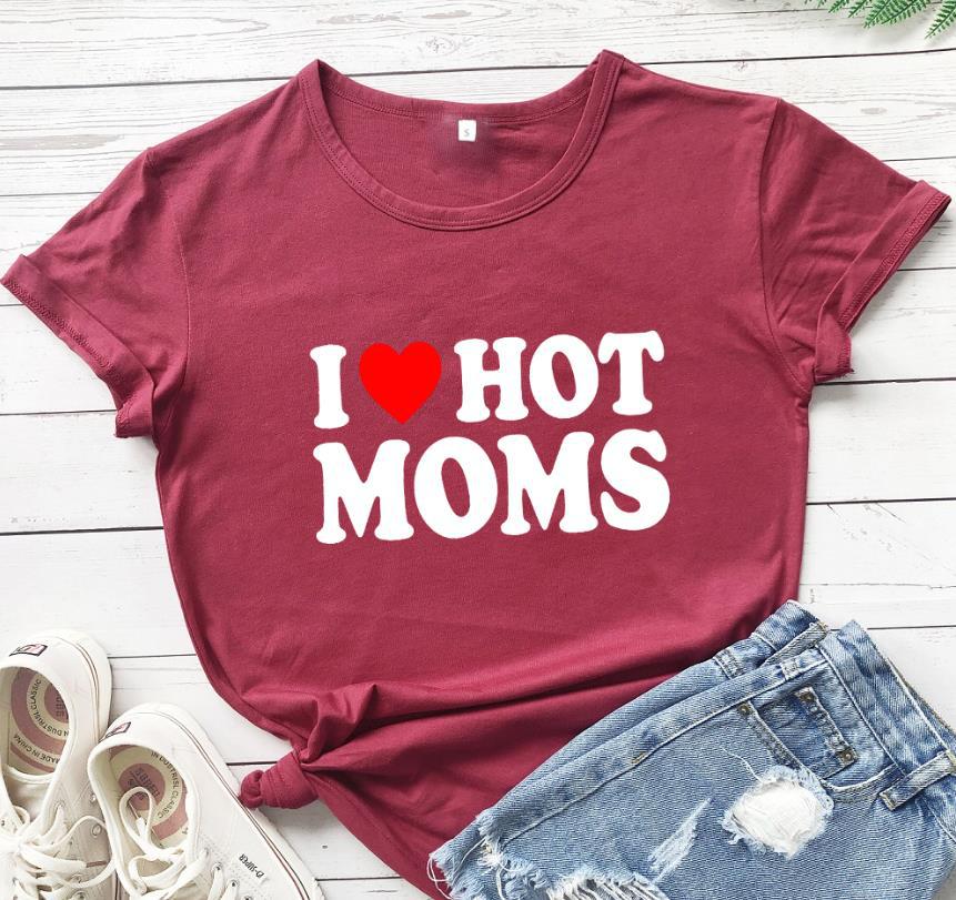 I Love Hot Moms Printed Short Sleeve T-shirt