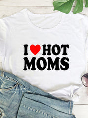 I Love Hot Moms Printed Short Sleeve T-shirt