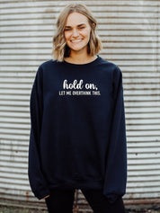 Sudadera con cuello redondo para mujer "Hold On Let Me Overthink This"